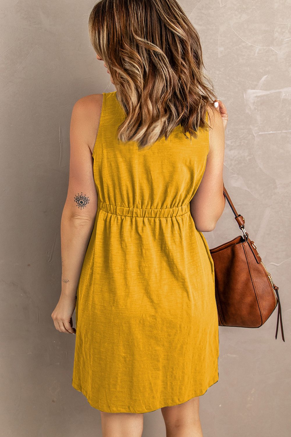 Mini-robe magique boutonnée sans manches - Les secrets de Cath